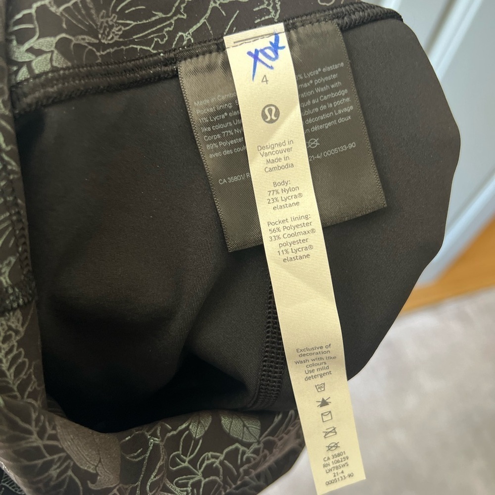 Lululemon WONDER TRAIN SHORT Black High-Waisted Performance NWT - Picture 4 of 5
